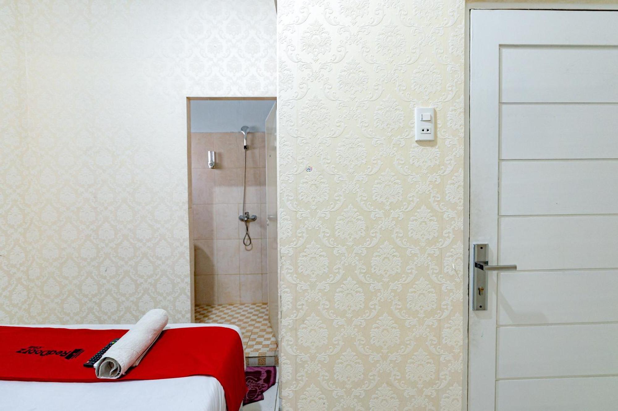 Reddoorz Near Rsud Dr Pringadi Medan 3 Hotel Luaran gambar